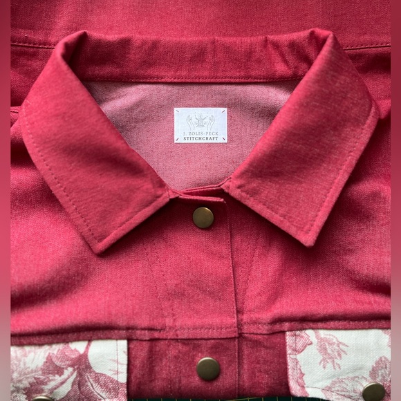 Maple leaf jean jacket, crafted from secondhand textiles, ladies' size XS S - Picture 6 of 16